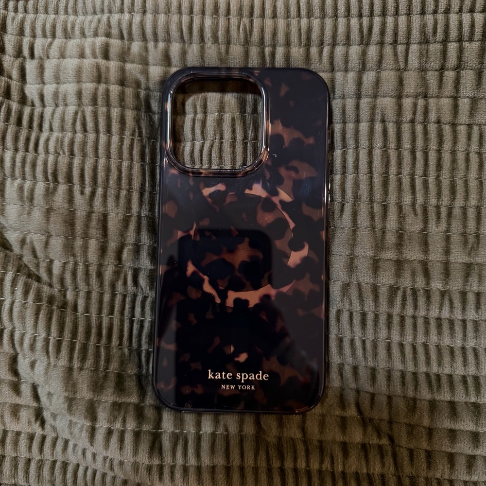 kate spade Black and Brown Patterned Phone Case iPhone 15 pro